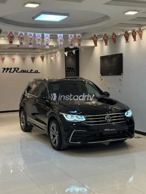 فولكس فاغن تيجون 2022 أسود مستعملة للبيع - 1
