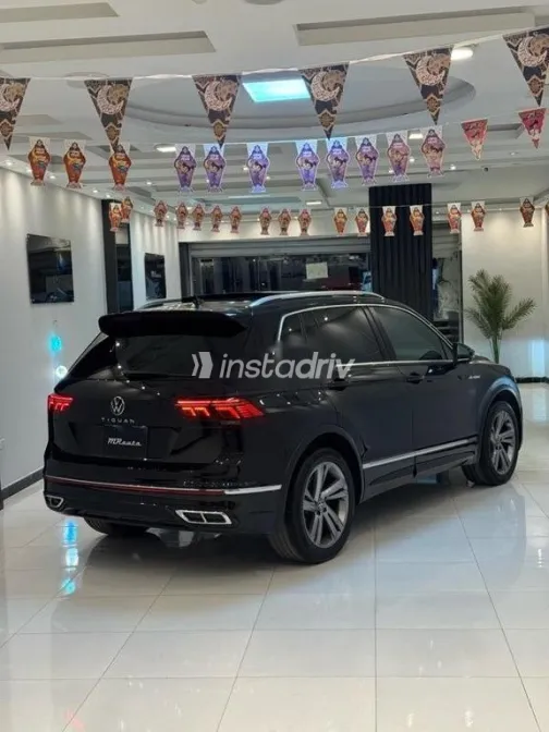 فولكس فاغن تيجون 2022 أسود مستعملة للبيع - 4
