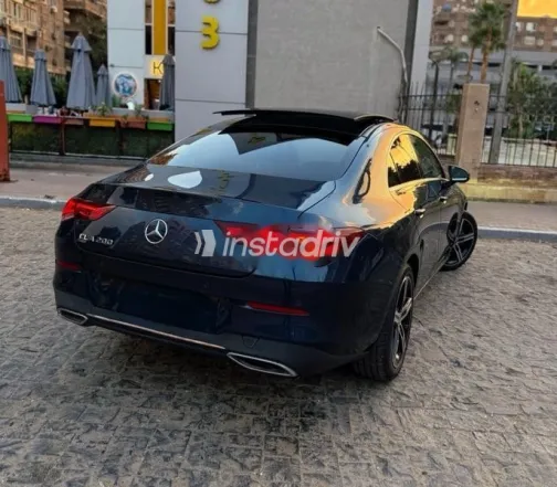مرسيدس CLA 200 2022 أزرق غامق مستعملة للبيع - 2