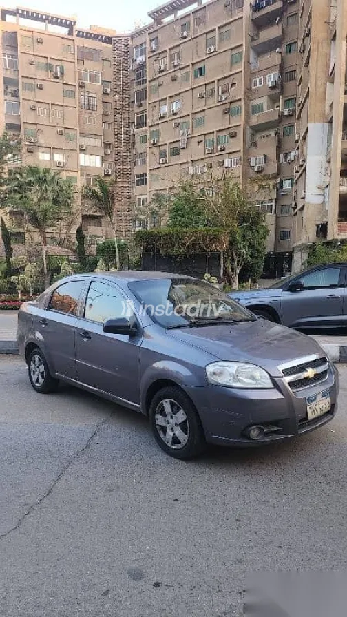 شيفروليه افيو 2013 رمادي مستعملة للبيع - 1
