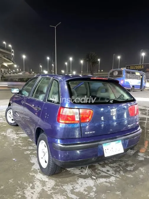 سيات ابيزا 2001 أزرق غامق مستعملة للبيع - 1