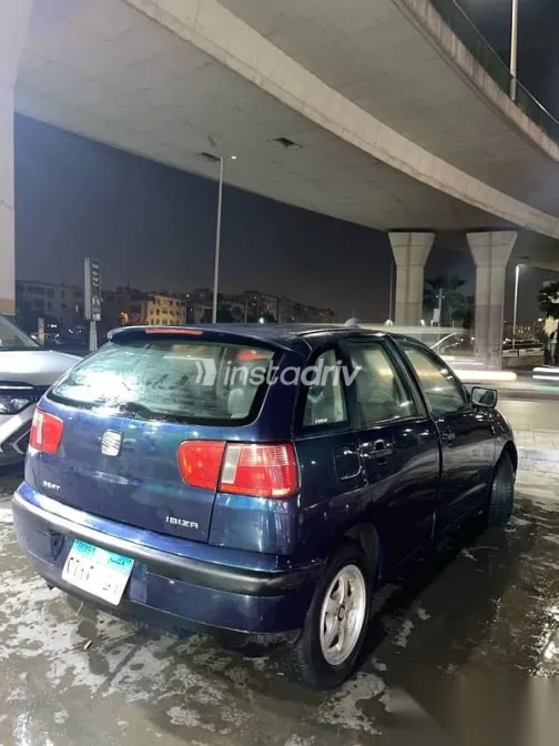 سيات ابيزا 2001 أزرق غامق مستعملة للبيع - 2