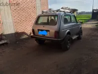 لادا نيفا 2010 فضي مستعملة للبيع