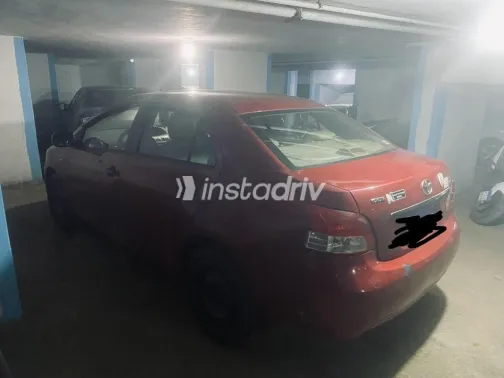 تويوتا ياريس 2008 أحمر غامق مستعملة للبيع - 4