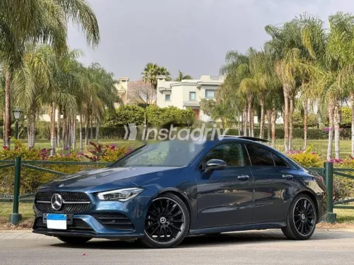 مرسيدس CLA 180 2022 أزرق غامق مستعملة للبيع - 1