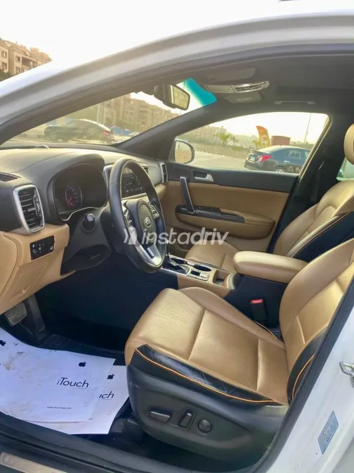 Kia Sportage 2022 White Used for Sale - 8