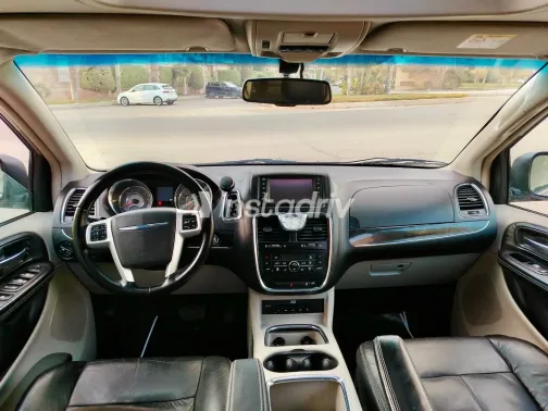 كرايسلر تاون اند كانترى 2015 أبيض مستعملة للبيع - 1