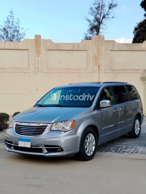 كرايسلر تاون اند كانترى 2015 أبيض مستعملة للبيع - 2