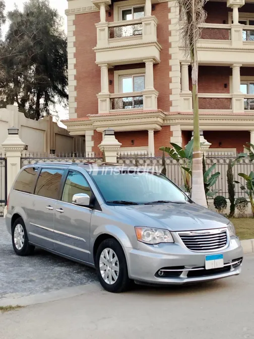 كرايسلر تاون اند كانترى 2015 أبيض مستعملة للبيع - 3