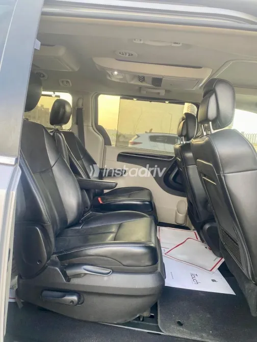 كرايسلر تاون اند كانترى 2015 أبيض مستعملة للبيع - 4