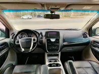 كرايسلر تاون اند كانترى 2015 أبيض مستعملة للبيع