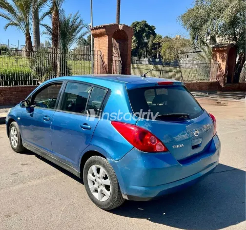 نيسان تيدا 2007 أبيض مستعملة للبيع - 3