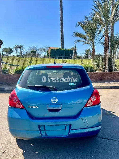 نيسان تيدا 2007 أبيض مستعملة للبيع - 6