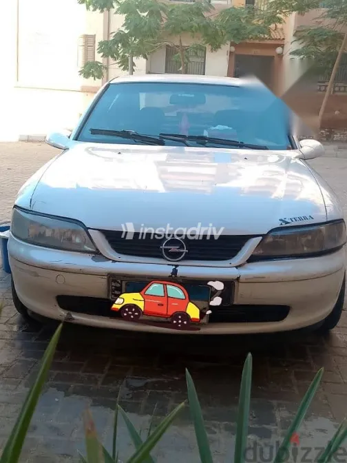 اوبل فيكترا 1996 أبيض مستعملة للبيع - 1