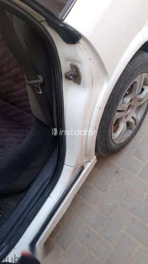 اوبل فيكترا 1996 أبيض مستعملة للبيع - 3