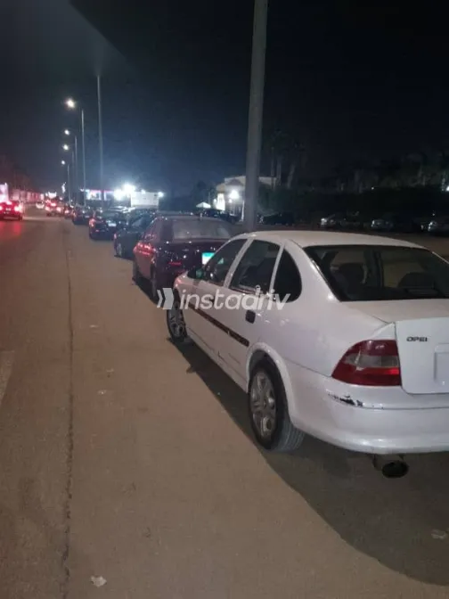 اوبل فيكترا 1996 أبيض مستعملة للبيع - 4