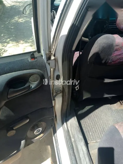 اوبل فيكترا 1996 أبيض مستعملة للبيع - 10