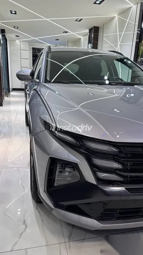 هيونداي توسان 2025 فضي مستعملة للبيع - 2