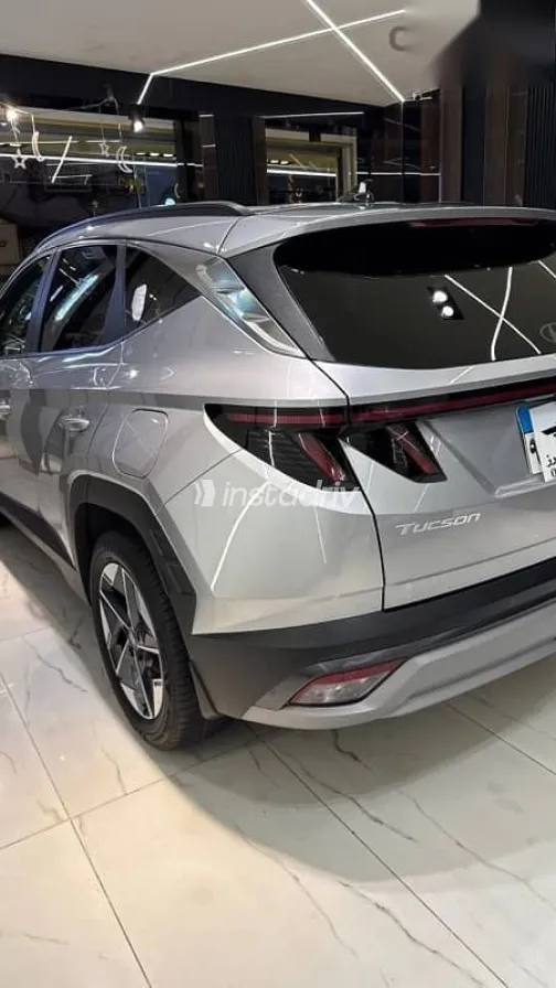 هيونداي توسان 2025 فضي مستعملة للبيع - 5