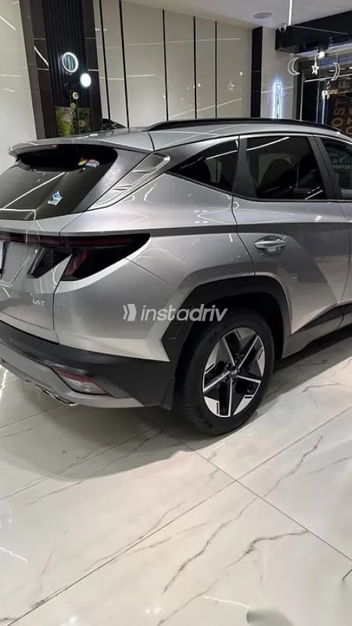 هيونداي توسان 2025 فضي مستعملة للبيع - 6