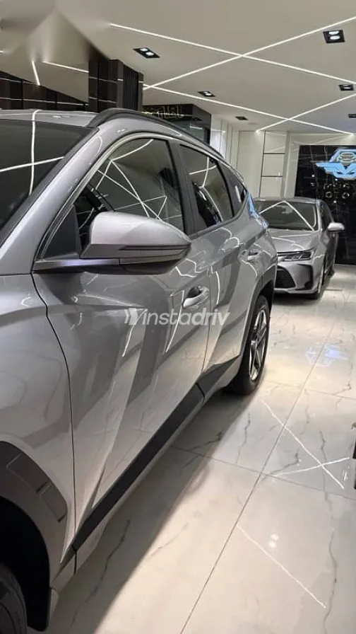 هيونداي توسان 2025 فضي مستعملة للبيع - 9