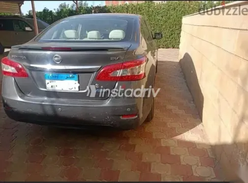 نيسان سنترا 2015 فضي مستعملة للبيع - 3