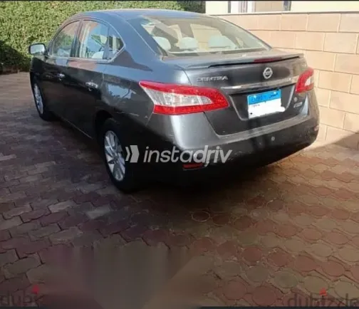نيسان سنترا 2015 فضي مستعملة للبيع - 4