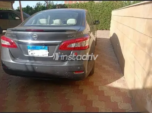 نيسان سنترا 2015 فضي مستعملة للبيع - 7