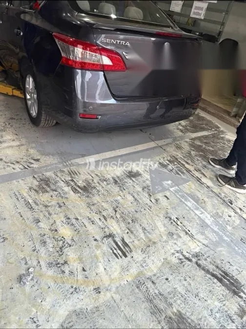 نيسان سنترا 2015 فضي مستعملة للبيع - 10