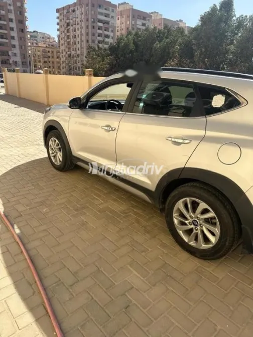 هيونداي توسان 2018 أبيض مستعملة للبيع - 3