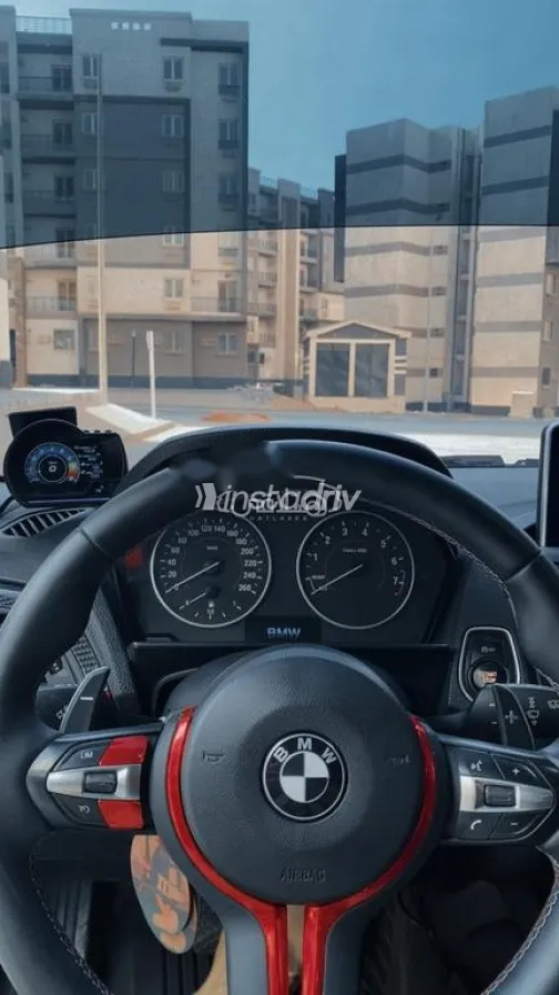 بي ام دبليو 118 2014 أزرق غامق مستعملة للبيع - 2