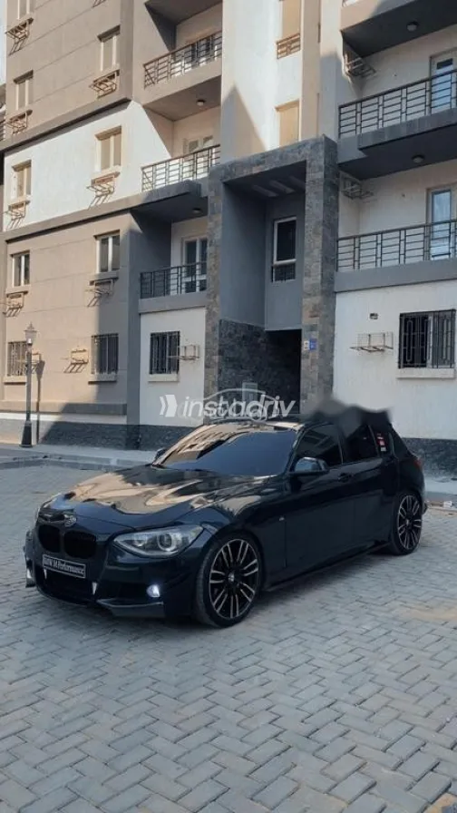 بي ام دبليو 118 2014 أزرق غامق مستعملة للبيع - 3