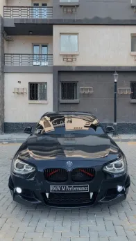 بي ام دبليو 118 2014 أزرق غامق مستعملة للبيع