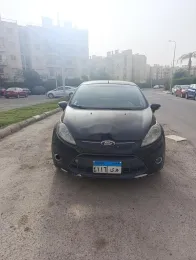 فورد فيستا 2012 أسود مستعملة للبيع