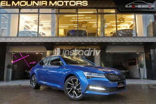 سكودا سوبيرب 2022 أزرق غامق مستعملة للبيع - 2