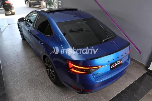 سكودا سوبيرب 2022 أزرق غامق مستعملة للبيع - 4