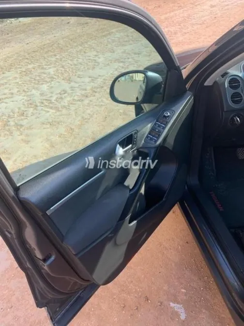 فولكس فاغن تيجون 2015 رمادي غامق مستعملة للبيع - 4