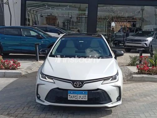 تويوتا كورولا 2025 أبيض مستعملة للبيع - 1