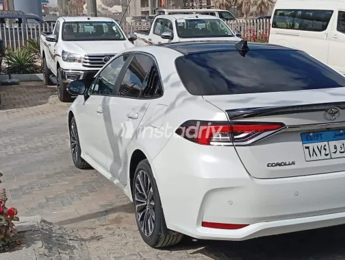 تويوتا كورولا 2025 أبيض مستعملة للبيع - 2