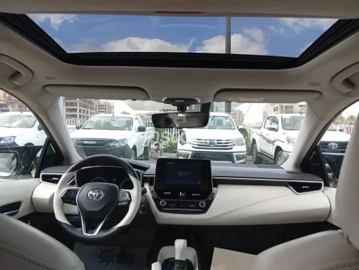 تويوتا كورولا 2025 أبيض مستعملة للبيع - 4