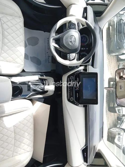 تويوتا كورولا 2025 أبيض مستعملة للبيع - 6