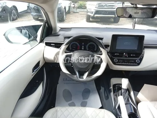 تويوتا كورولا 2025 أبيض مستعملة للبيع - 8