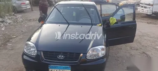 هيونداي فيرنا 2015 أسود مستعملة للبيع - 1