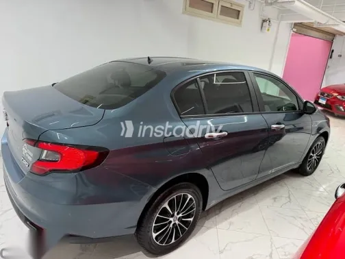 فيات تيبو 2024 أزرق غامق مستعملة للبيع - 2