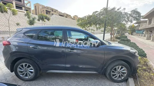 هيونداي توسان 2018 رمادي مستعملة للبيع - 2