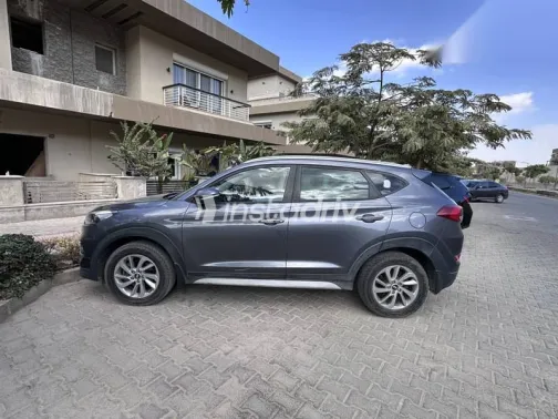 هيونداي توسان 2018 رمادي مستعملة للبيع - 3