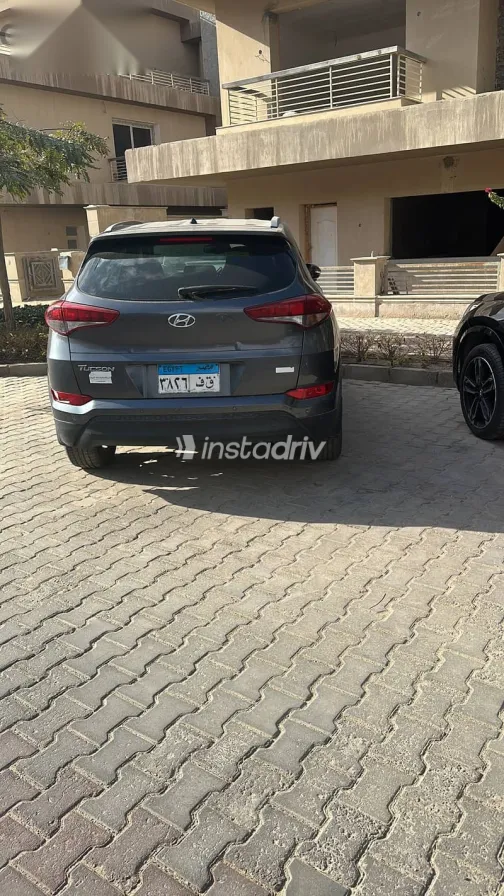 هيونداي توسان 2018 رمادي مستعملة للبيع - 4