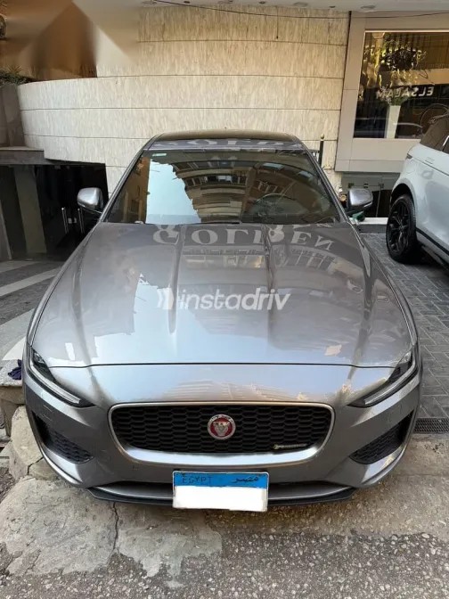 جاكوار XE 2020 أسود مستعملة للبيع - 2