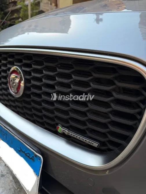 جاكوار XE 2020 أسود مستعملة للبيع - 4