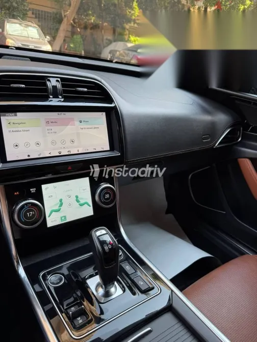 جاكوار XE 2020 أسود مستعملة للبيع - 6